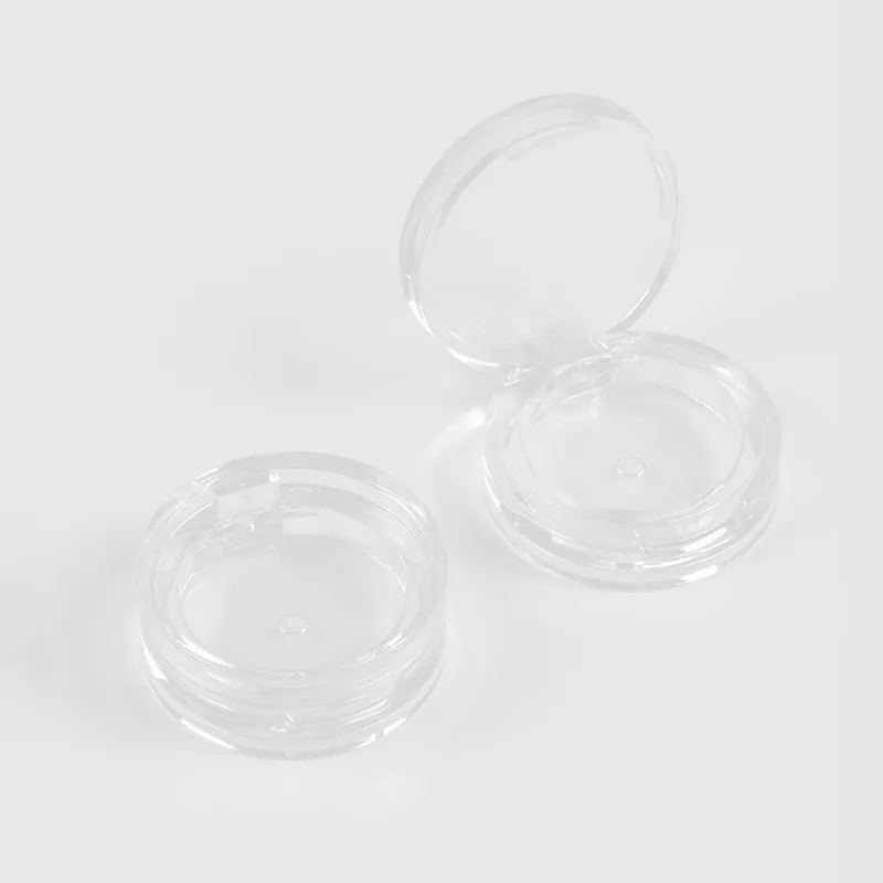 Klare kleine gepresste Pulververpackung